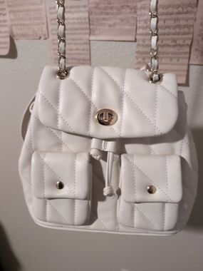 NWOT Cluci Off-White Quilted Chain-Handle Backpack